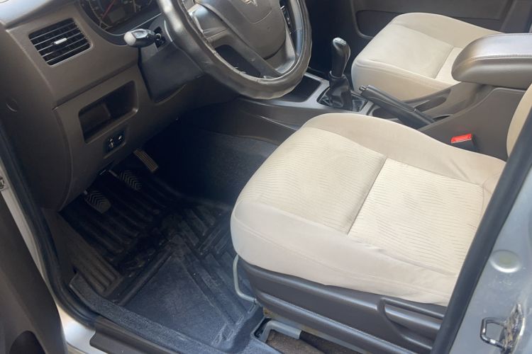 Used Wuling Rongguang V 2019 1.5L Standard Version China VI LAR Interior 3