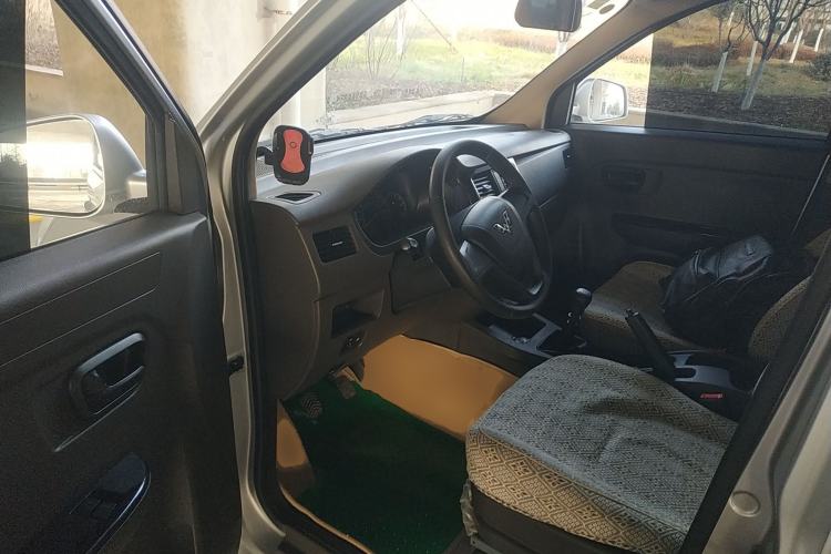 Used Wuling Rongguang V 2019 1.5L Standard Version China VI LAR Interior 3