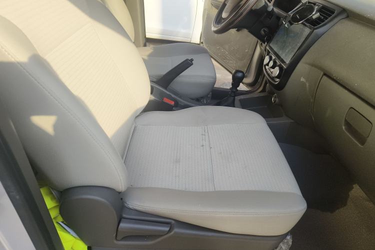 Used Wuling Rongguang V 2019 1.5L Window-Sealed Utility Model China VI LAR Interior 4