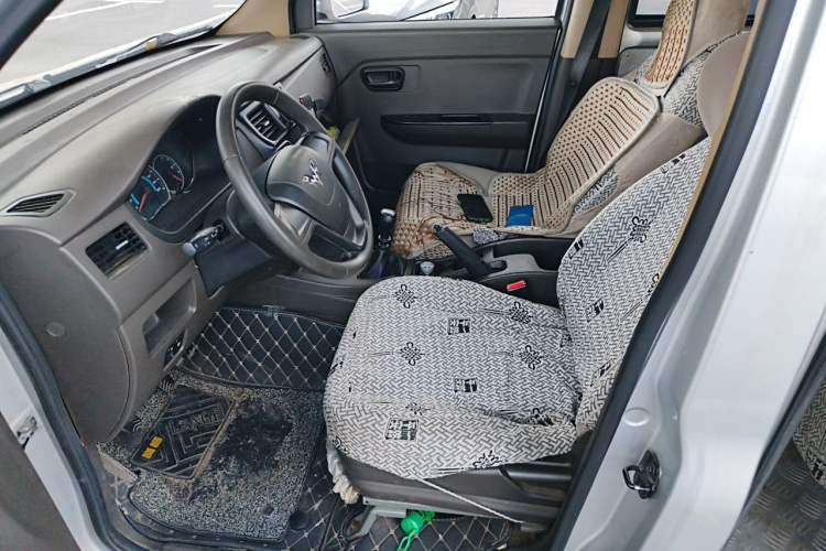 Used Wuling Rongguang V 2019 1.5L Standard Version China VI LAR Left Front Seat
