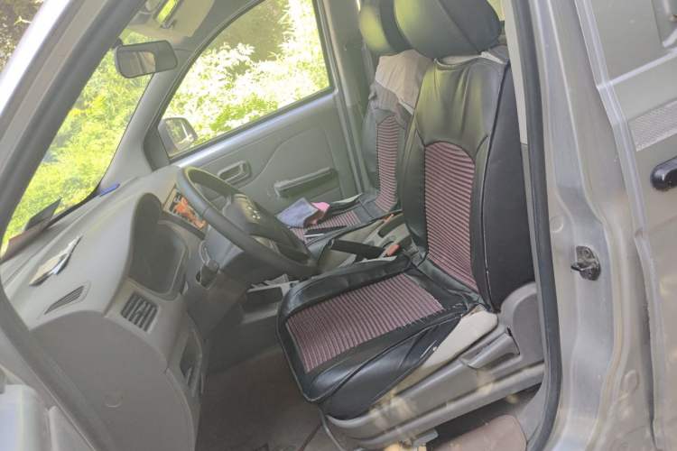 Used Wuling Rongguang V 2019 1.5L Window-Sealed Utility Model China VI LAR Left Front Seat