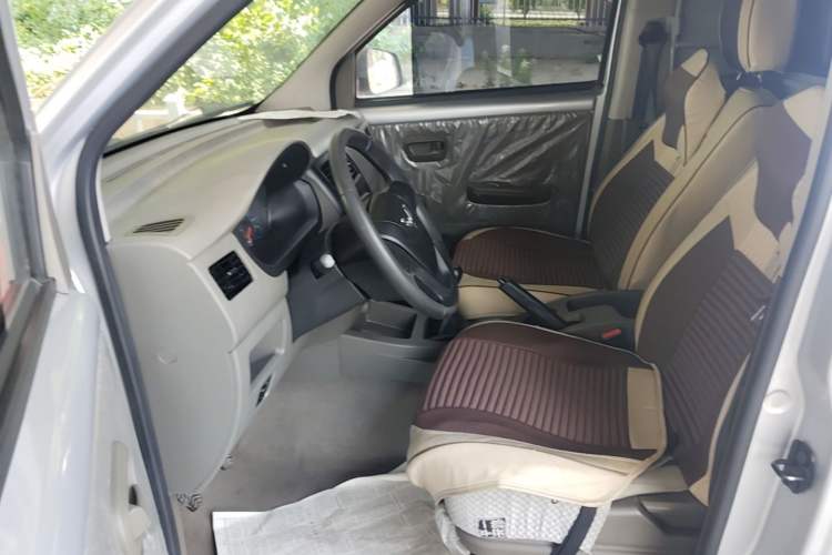 Used Wuling Rongguang V 2019 1.5L Window-Sealed Utility Model China VI LAR Left Front Seat
