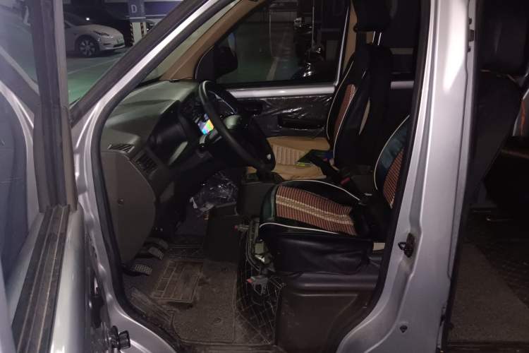 Used Wuling Rongguang V 2019 1.2L Van Utility Model Left Front Seat