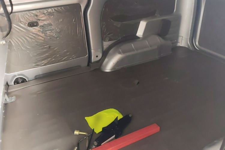 Used Wuling Rongguang V 2019 1.5L Window-Sealed Utility Model China VI LAR Left Rear Seat