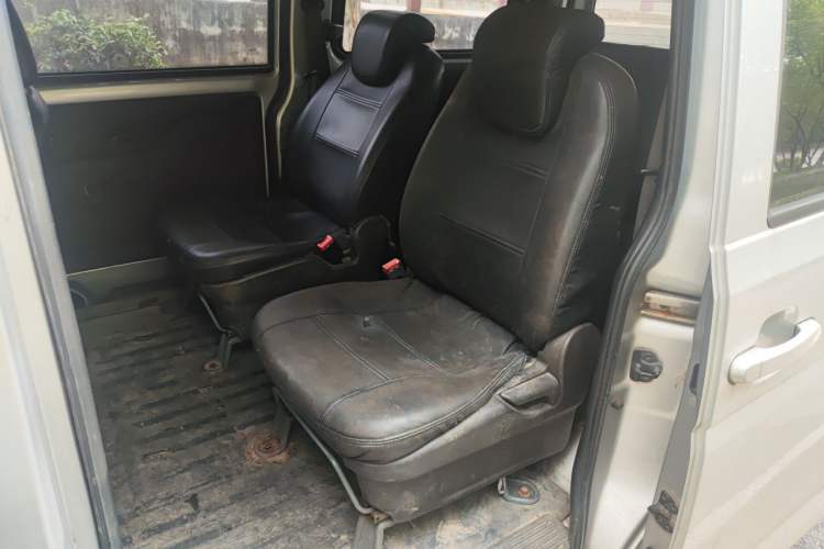 Used Wuling Rongguang V 2019 1.5L Standard Version China VI LAR Left Rear Seat
