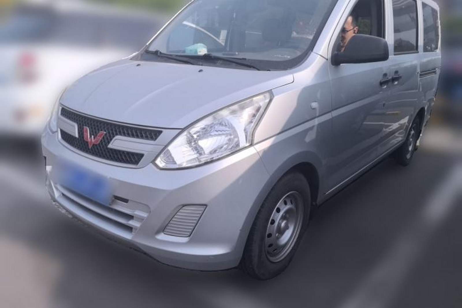Фото Wuling с площадки