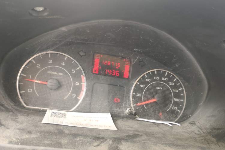 Used Wuling Rongguang V 2019 1.5L Van - Utility Model Odometer Close Up