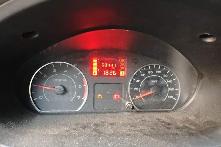 Used Wuling Rongguang V 2019 1.2L Van Utility Model Odometer Close Up