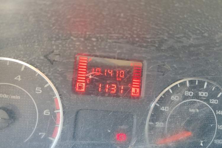 Used Wuling Rongguang V  Odometer Close Up