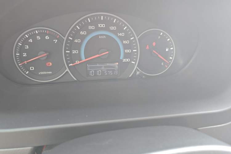 Used Wuling Rongguang V 2019 1.5L Standard Version China VI LAR Odometer Close Up