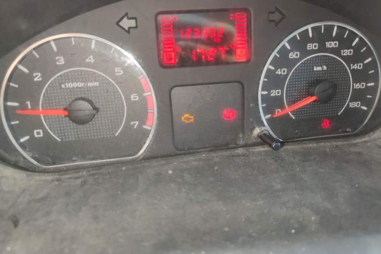 Used Wuling Rongguang V 2019 1.5L Window-Sealed Utility Model China VI LAR Odometer Close Up