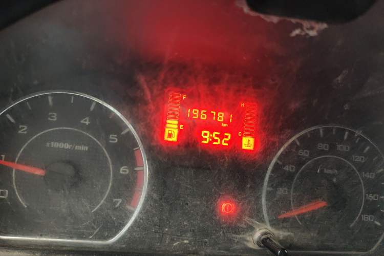 Used Wuling Rongguang V 2019 1.5L Van - Utility Model Odometer Close Up