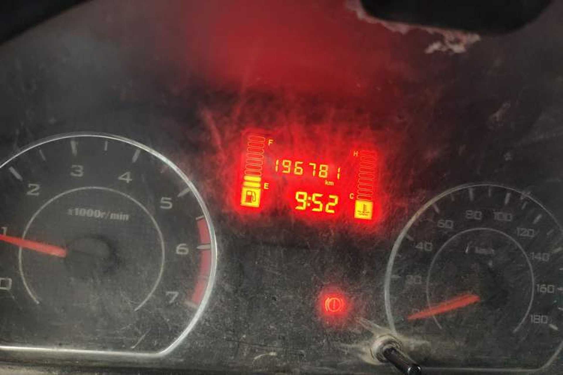 Used Wuling Rongguang V 2019 1.5L Van - Utility Model Odometer Close Up