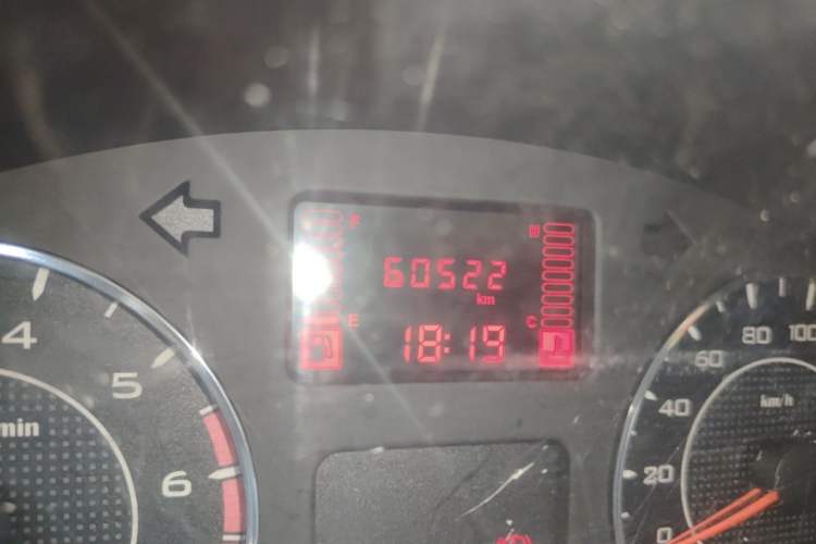 Used Wuling Rongguang V 2019 1.5L Window-Sealed Utility Model China VI LAR Odometer Close Up