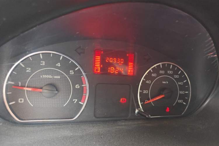 Used Wuling Rongguang V 2019 1.5L Window-Sealed Utility Model China VI LAR Odometer Close Up