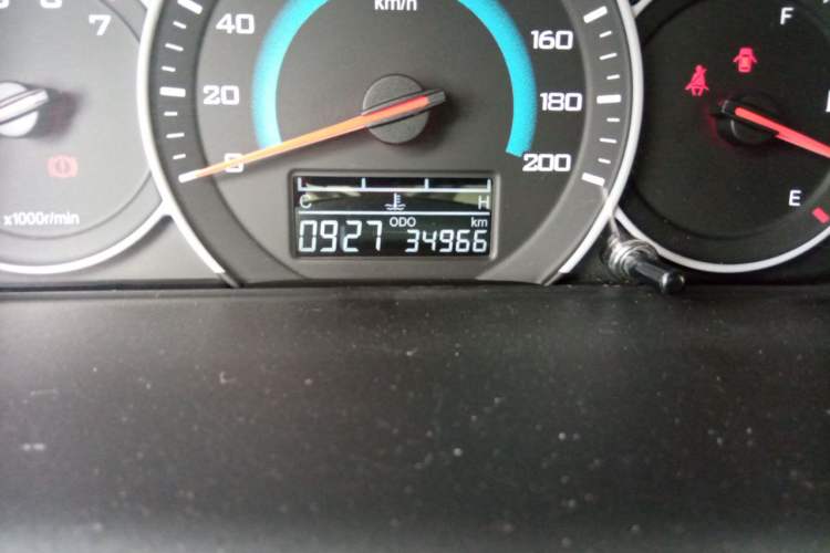 Used Wuling Rongguang V 2019 1.5L Standard Version China VI LAR Odometer Close Up