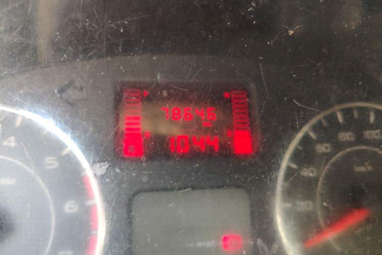 Used Wuling Rongguang V 2019 1.5L Van - Utility Model Odometer Close Up