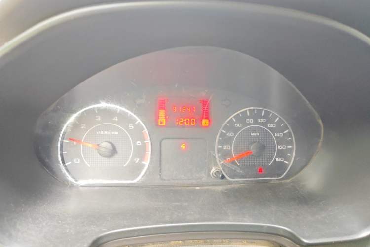 Used Wuling Rongguang V 2019 1.5L Standard Version China VI LAR Odometer Close Up
