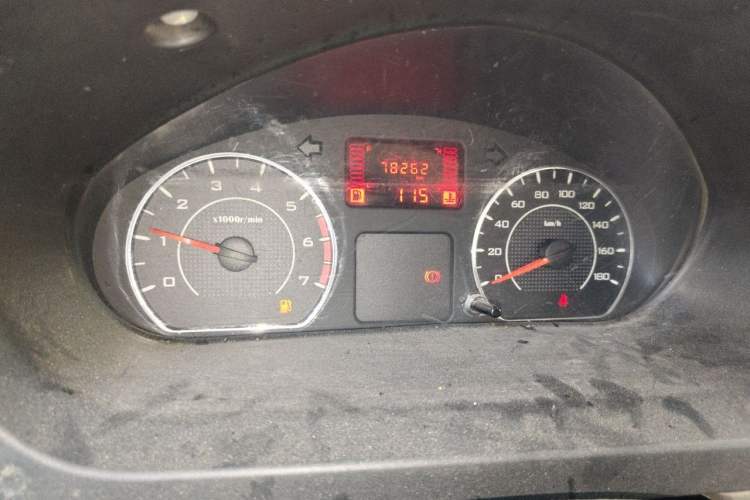 Used Wuling Rongguang V 2019 1.5L Practical Model China VI LAR Odometer Close Up