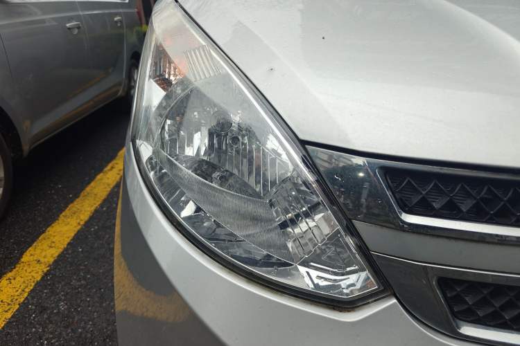 Used Wuling Rongguang V 2019 1.5L Standard Version China VI LAR Right Front Headlight