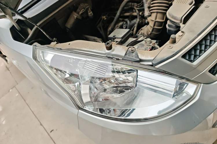 Used Wuling Rongguang V 2019 1.5L Practical Model China VI LAR Right Front Headlight