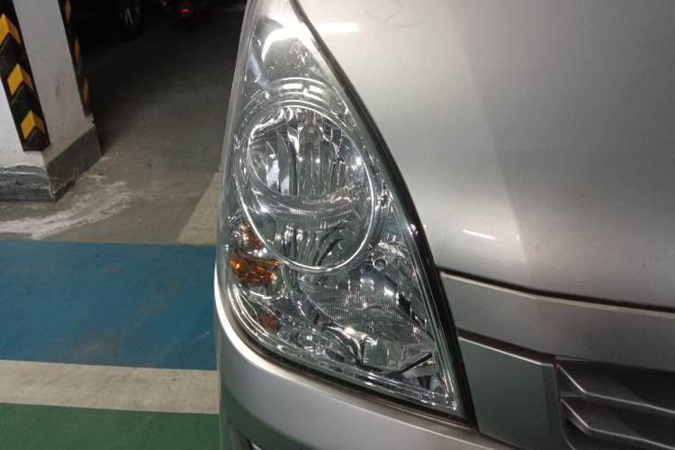 Used Wuling Rongguang V 2019 1.2L Van Utility Model Right Front Headlight