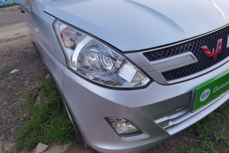 Used Wuling Rongguang V 2019 1.5L Practical Model China VI LAR Right Front Headlight