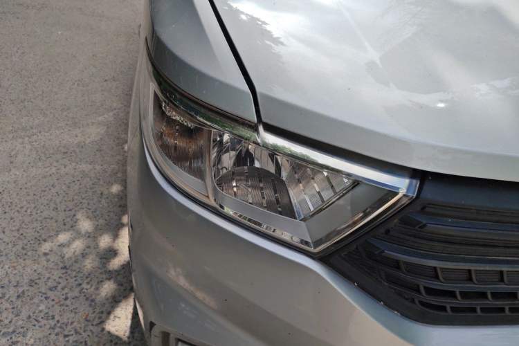 Used Wuling Rongguang V 2019 1.5L Standard Version China VI LAR Right Front Headlight