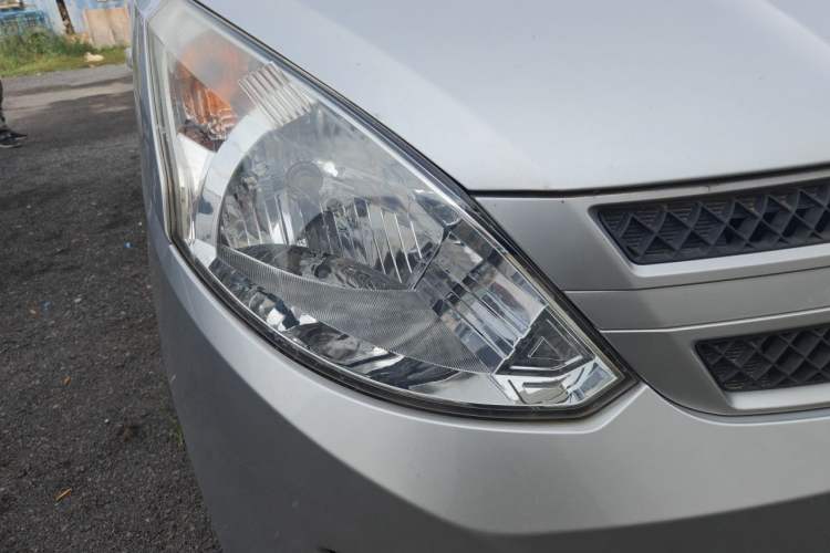 Used Wuling Rongguang V 2019 1.5L Window-Sealed Utility Model China VI LAR Right Front Headlight