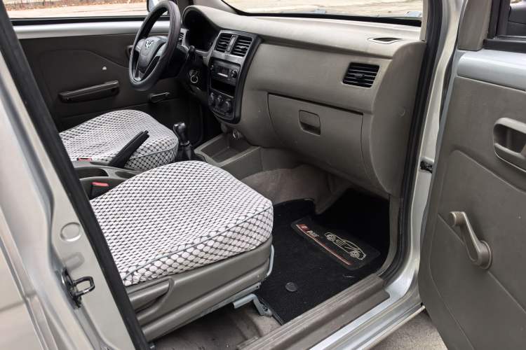 Used Wuling Rongguang V 2019 1.5L Practical Model China VI LAR Right Front Seat