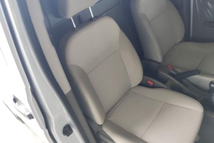 Used Wuling Rongguang V 2019 1.5L Window-Sealed Utility Model China VI LAR Right Front Seat