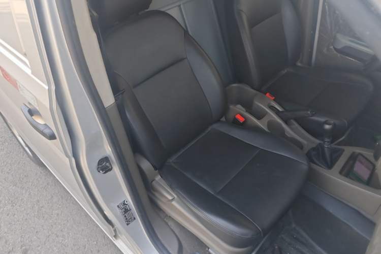 Used Wuling Rongguang V 2019 1.5L Window-Sealed Utility Model China VI LAR Right Front Seat