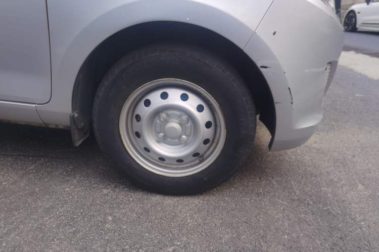Used Wuling Rongguang V 2019 1.5L Practical Model China VI LAR Right Front Wheel Hub