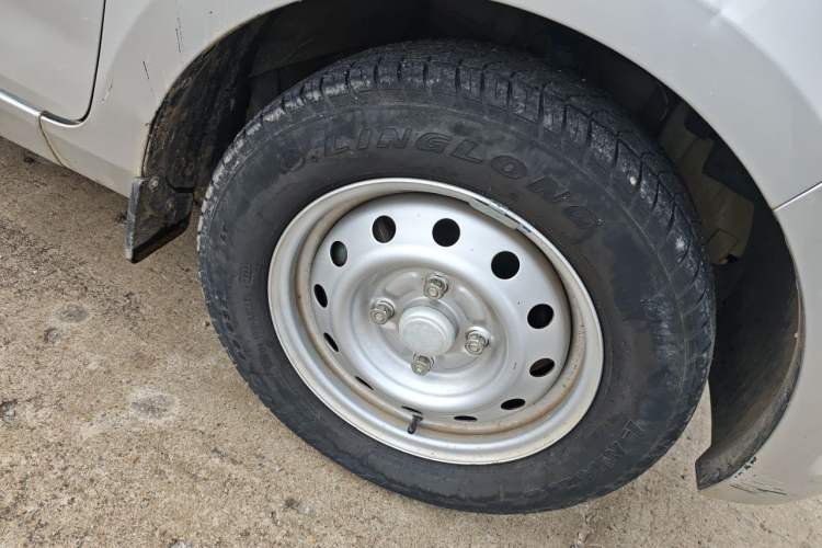 Used Wuling Rongguang V 2019 1.5L Window-Sealed Utility Model China VI LAR Right Front Wheel Hub