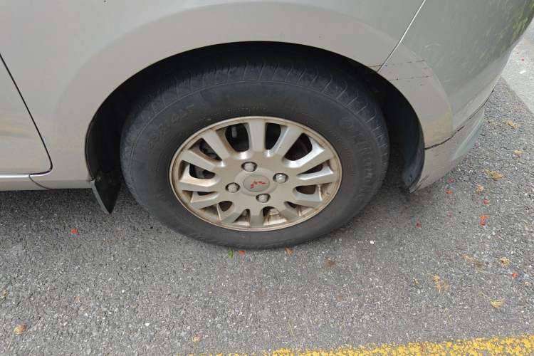 Used Wuling Rongguang V 2019 1.5L Standard Version China VI LAR Right Front Wheel Hub
