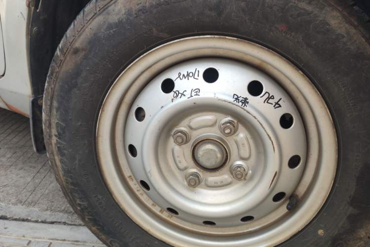 Used Wuling Rongguang V 2019 1.5L Van - Utility Model Right Front Wheel Hub