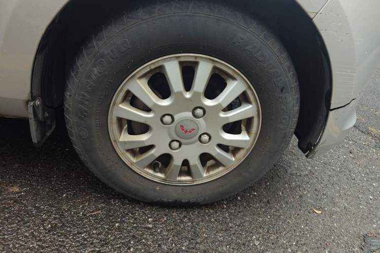 Used Wuling Rongguang V 2019 1.5L Standard Version China VI LAR Right Front Wheel Hub