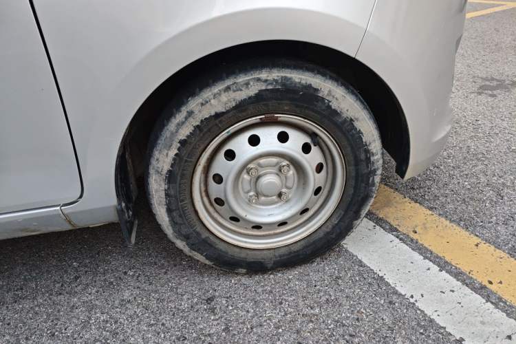 Used Wuling Rongguang V 2019 1.2L Van Utility Model Right Front Wheel Hub
