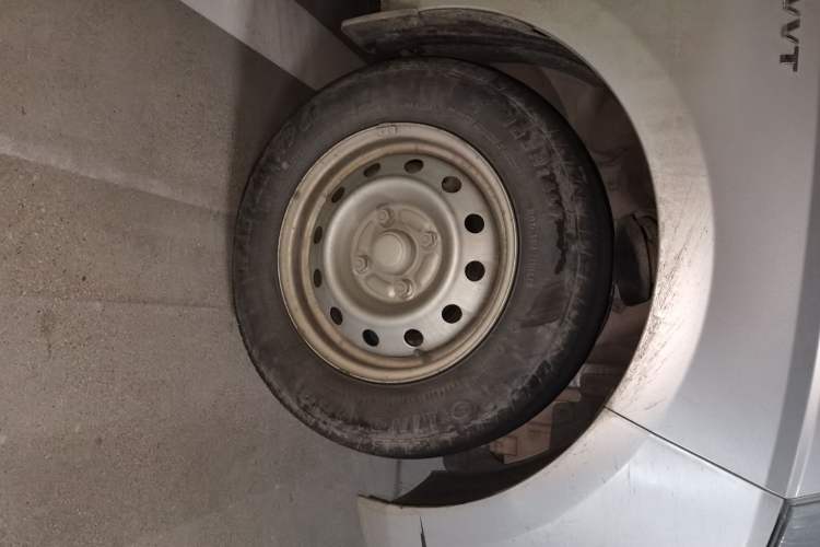 Used Wuling Rongguang V 2019 1.5L Window-Sealed Utility Model China VI LAR Right Front Wheel Hub