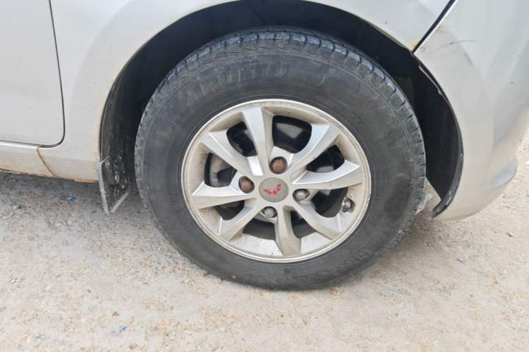 Used Wuling Rongguang V 2019 1.5L Standard Version China VI LAR Right Front Wheel Hub