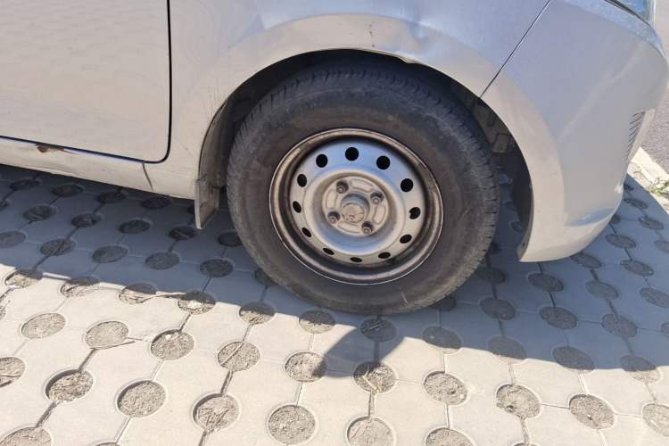 Used Wuling Rongguang V  Right Front Wheel Hub