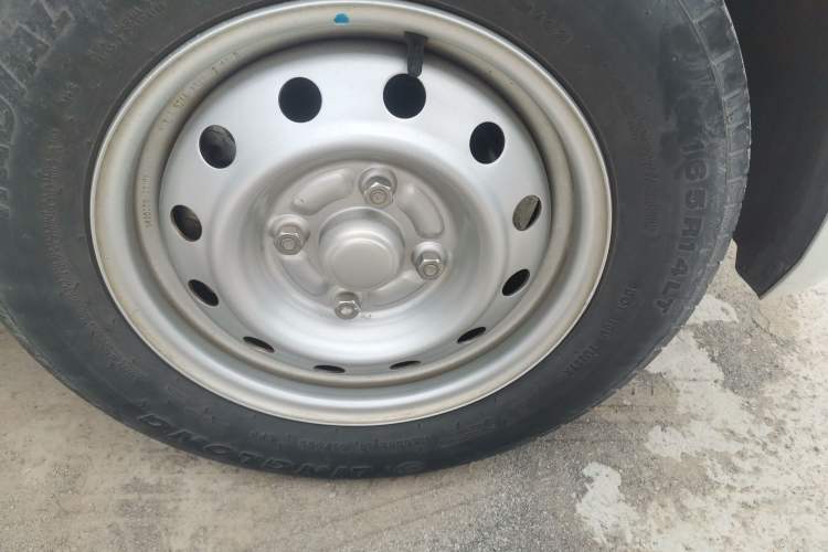 Used Wuling Rongguang V 2019 1.5L Window-Sealed Utility Model China VI LAR Right Front Wheel Hub
