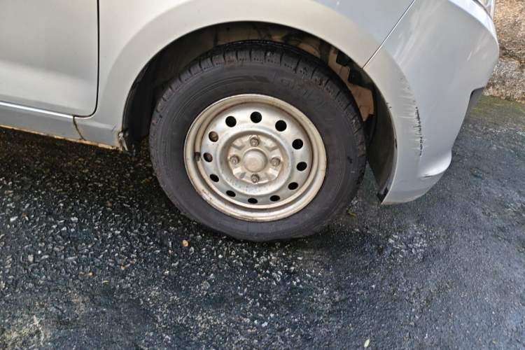 Used Wuling Rongguang V 2019 1.5L Window-Sealed Utility Model China VI LAR Right Front Wheel Hub