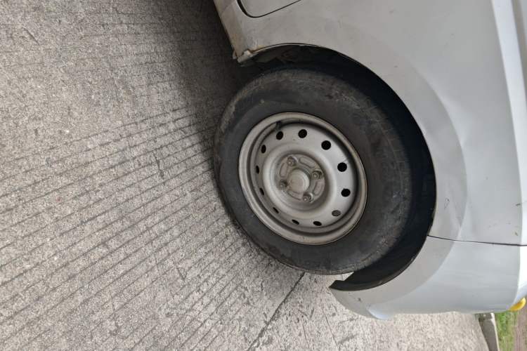 Used Wuling Rongguang V 2019 1.5L Window-Sealed Utility Model China VI LAR Right Front Wheel Hub
