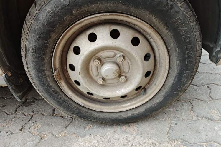Used Wuling Rongguang V 2019 1.5L Practical Model China VI LAR Right Front Wheel Hub