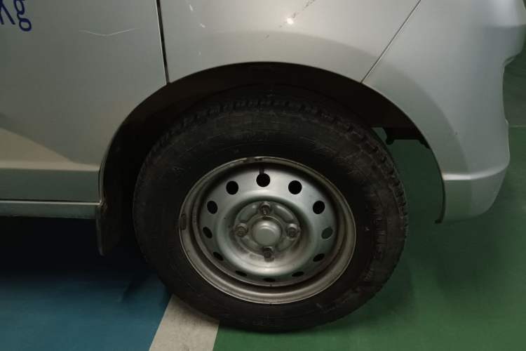 Used Wuling Rongguang V 2019 1.2L Van Utility Model Right Front Wheel Hub