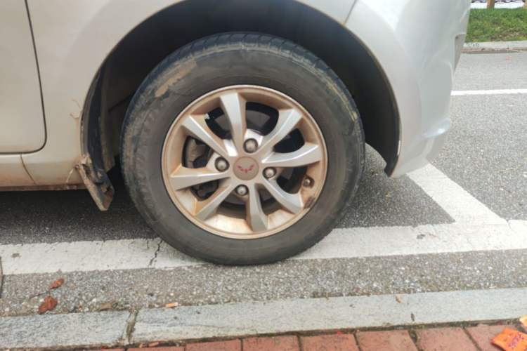 Used Wuling Rongguang V 2019 1.5L Standard Version China VI LAR Right Front Wheel Hub