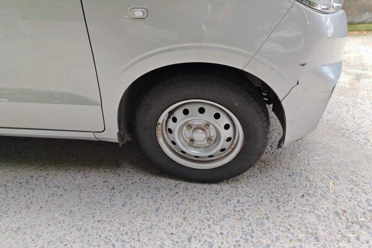 Used Wuling Rongguang V 2019 1.5L Standard Version China VI LAR Right Front Wheel Hub