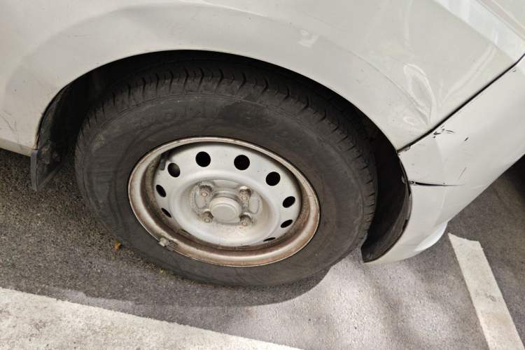 Used Wuling Rongguang V 2019 1.5L Practical Model China VI LAR Right Front Wheel Hub