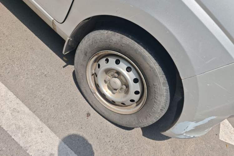 Used Wuling Rongguang V 2019 1.5L Practical Model China VI LAR Right Front Wheel Hub